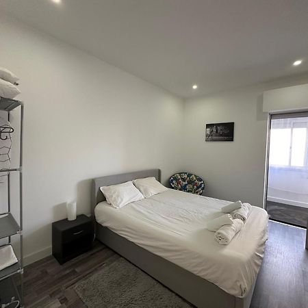 Sea View Apartment & 4 Minutes Walk To The Beach Paço de Arcos Eksteriør billede